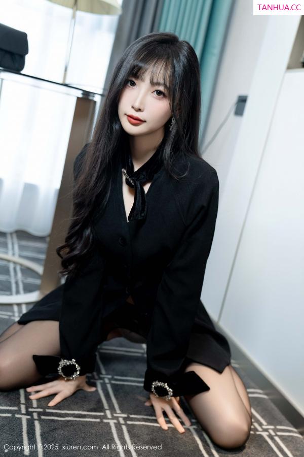   [XiuRen]高清写真图 2025.02.21 No.9918 樱桃小阑子 黑丝美腿第32张图片